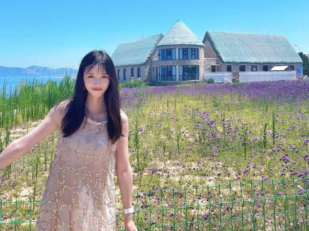 <b>屈佳妮[2024年校优秀辅导员]</b>
