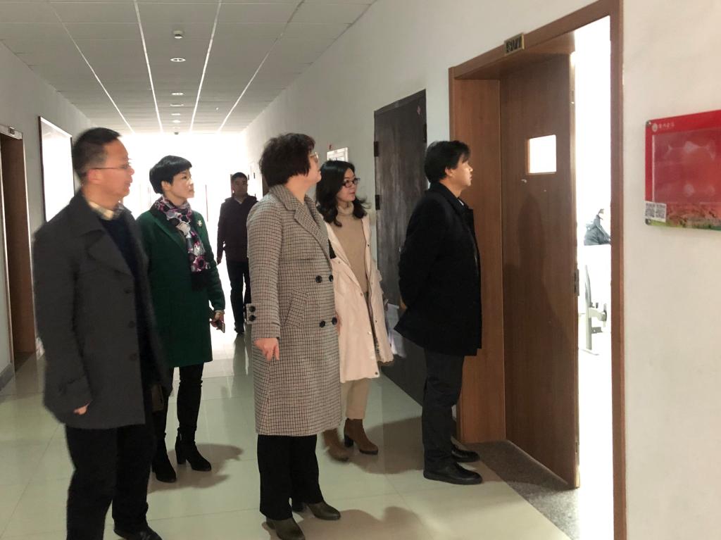 http://www.tzc.edu.cn/__local/1/3D/6B/14E0A541A7D89155D10502D41EE_4B904489_11C68.jpg