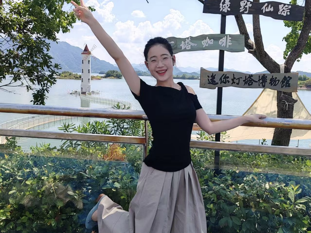 <b>李丹娜[2024年校优秀辅导员]</b>