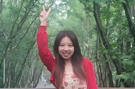 <b>邱潇怡【2022-2023学年“十佳学习标兵”】</b>