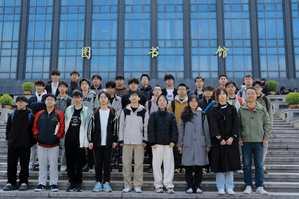 <b>24电子工程3【20224-20252学年“优良学风班”】</b>