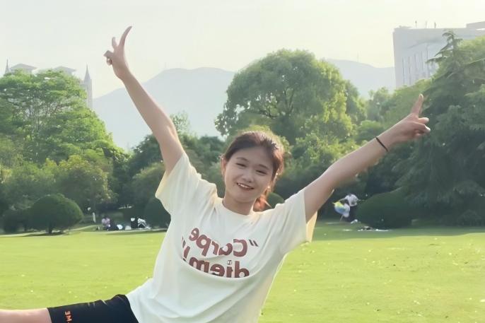 <b>华欣【2022-2023学年“十佳学习标兵”】</b>